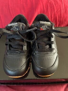 Reebok toddler Black Leather Sneakers with Gum Outsole